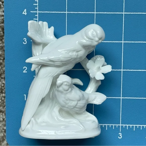 Vintage Parakeet/Parrot Porcelain Figurines - Picture 12 of 13